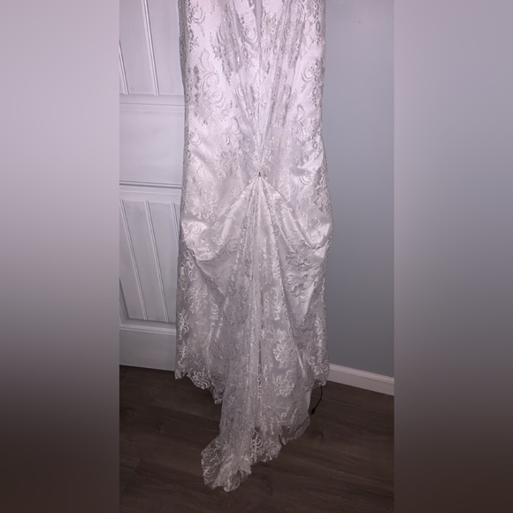 White Wedding Dress Size 6 - Picture 15 of 16